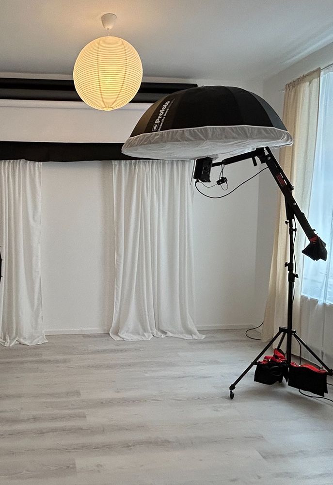 Professionelles Lichtsetup für Babybauch Shooting im Studio Düsseldorf