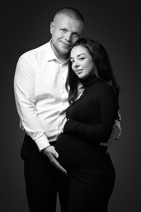 Babybauch Fotografie schwarzes Schwangerschaftskleid Düsseldorf